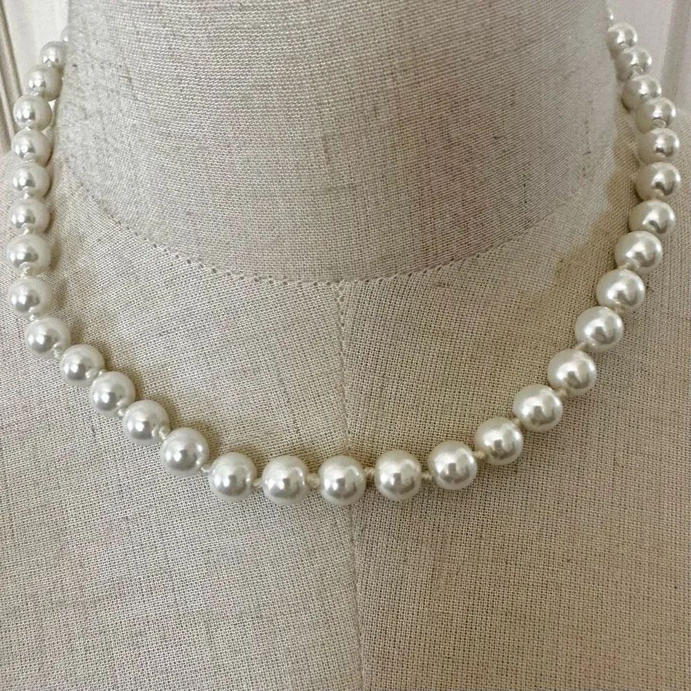 Faux pearl single strand necklace